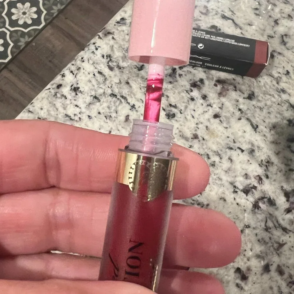 NWB Too Faced Lip Injection Liquid Lipstick Boom Boom Pow - Picture 3 of 3
